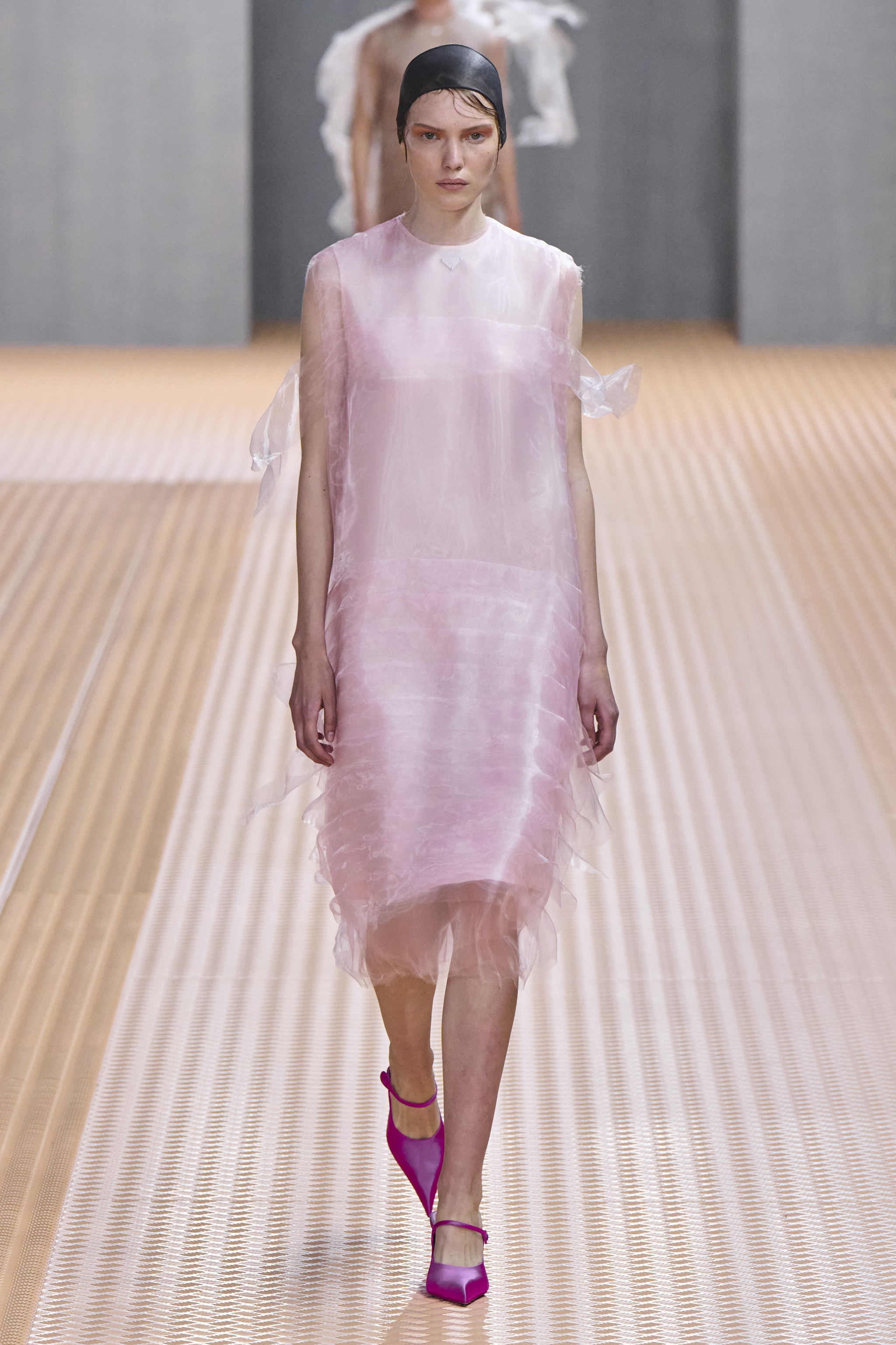 Look du défilé Prada printemps-été 2024.