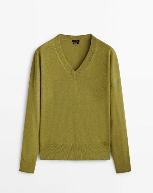 Pull en cachemire col V de Massimo Dutti (99,95 euros).