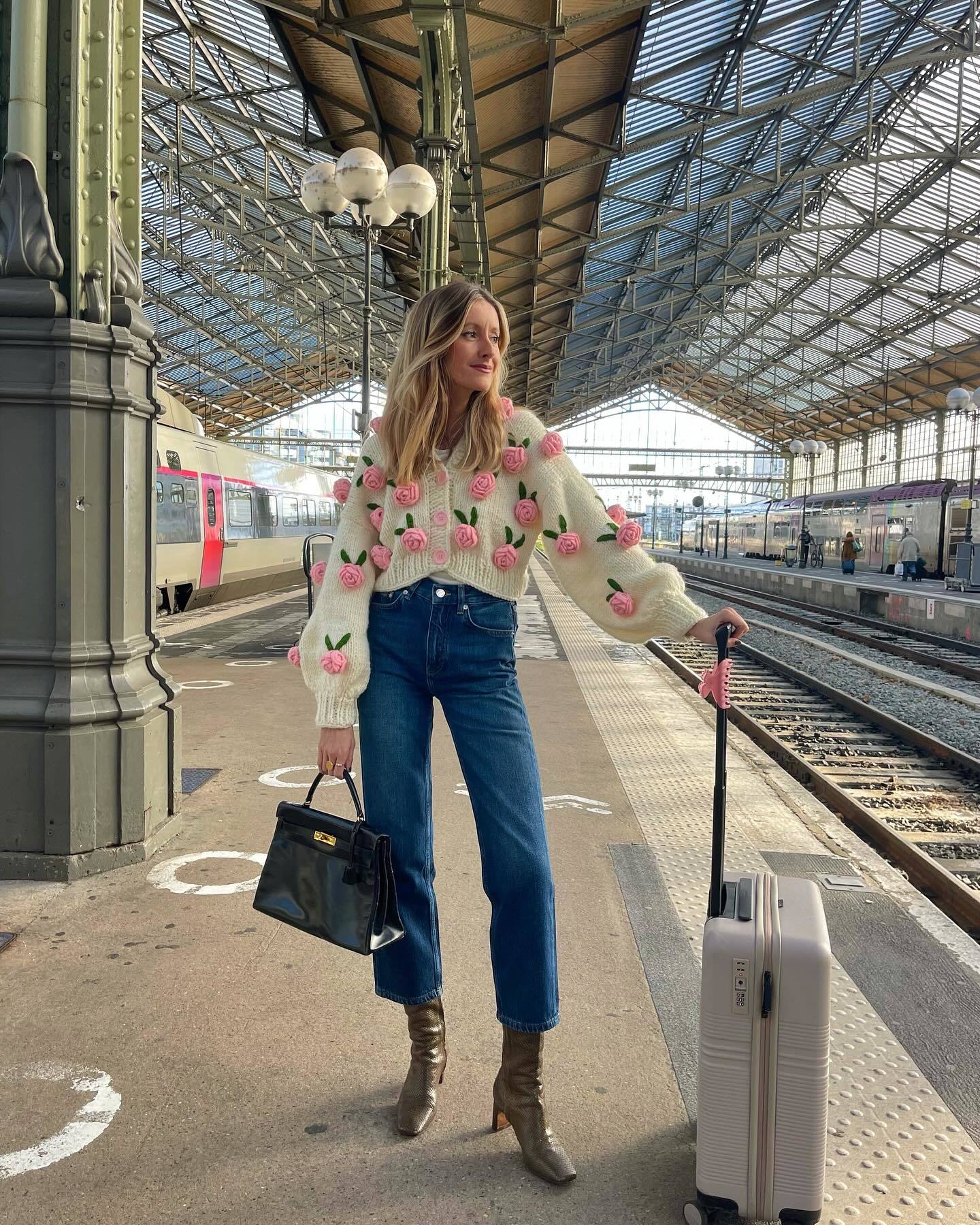 Jeanne Andrea avec un jean raccourci