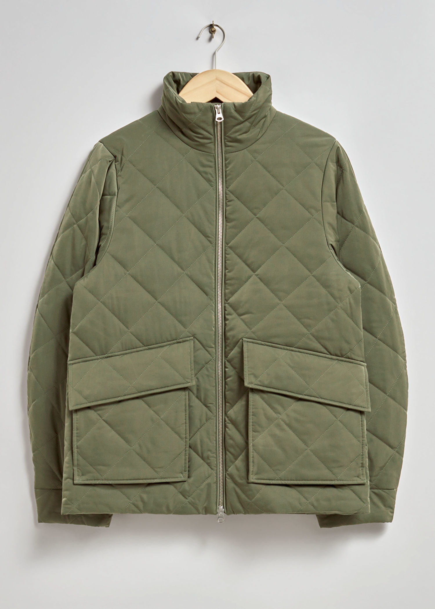 Veste style matelassé de chez & Other Stories (49 euros).
