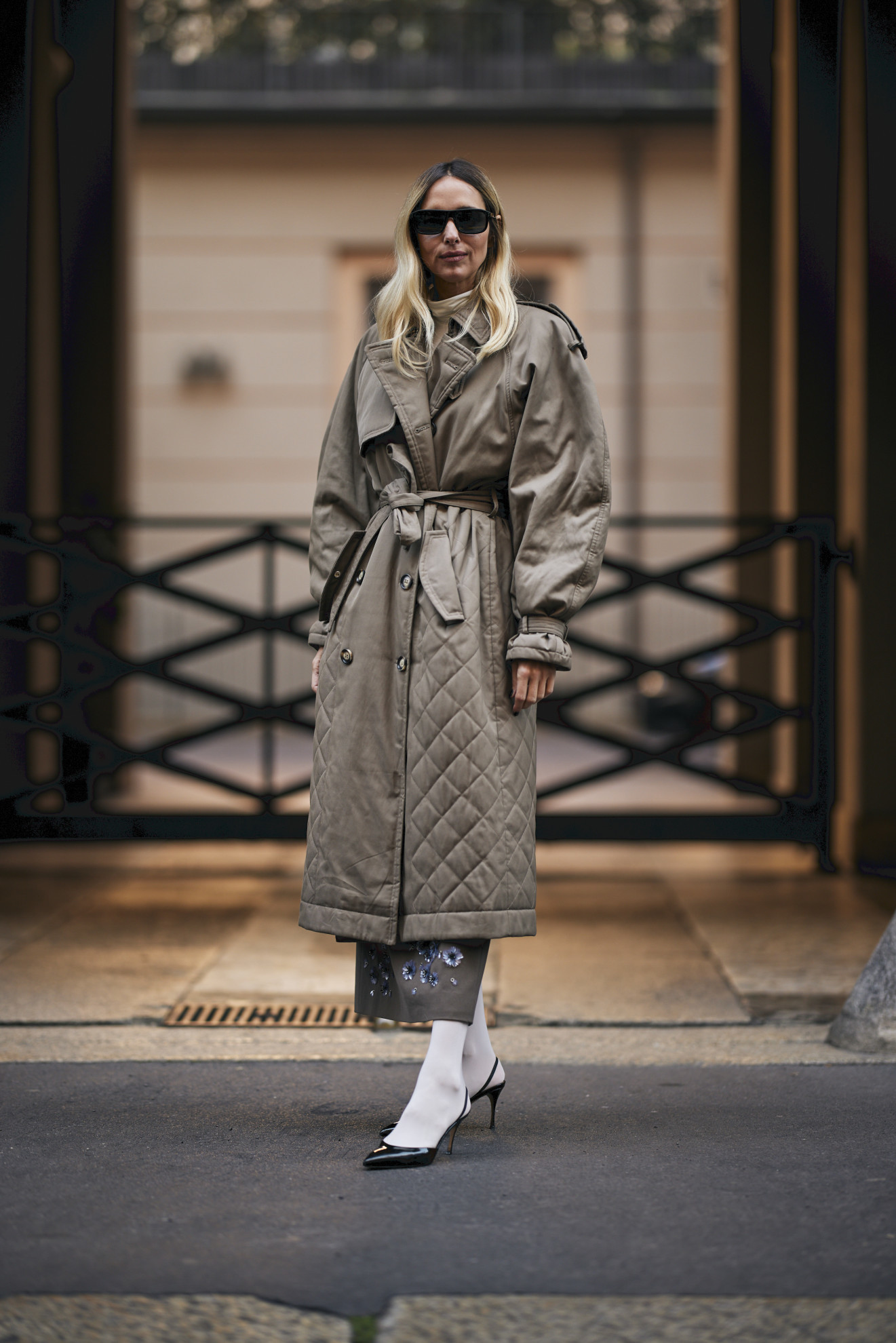 Candela Pelliza avec un trench matelassé.