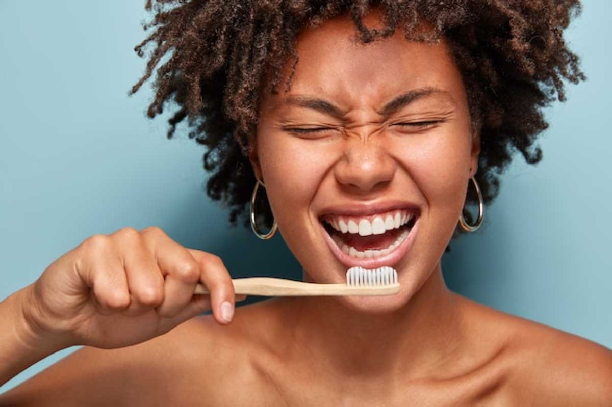 Cleaning Your Teeth: Should You Do It Yourself or Visit the Dentist?