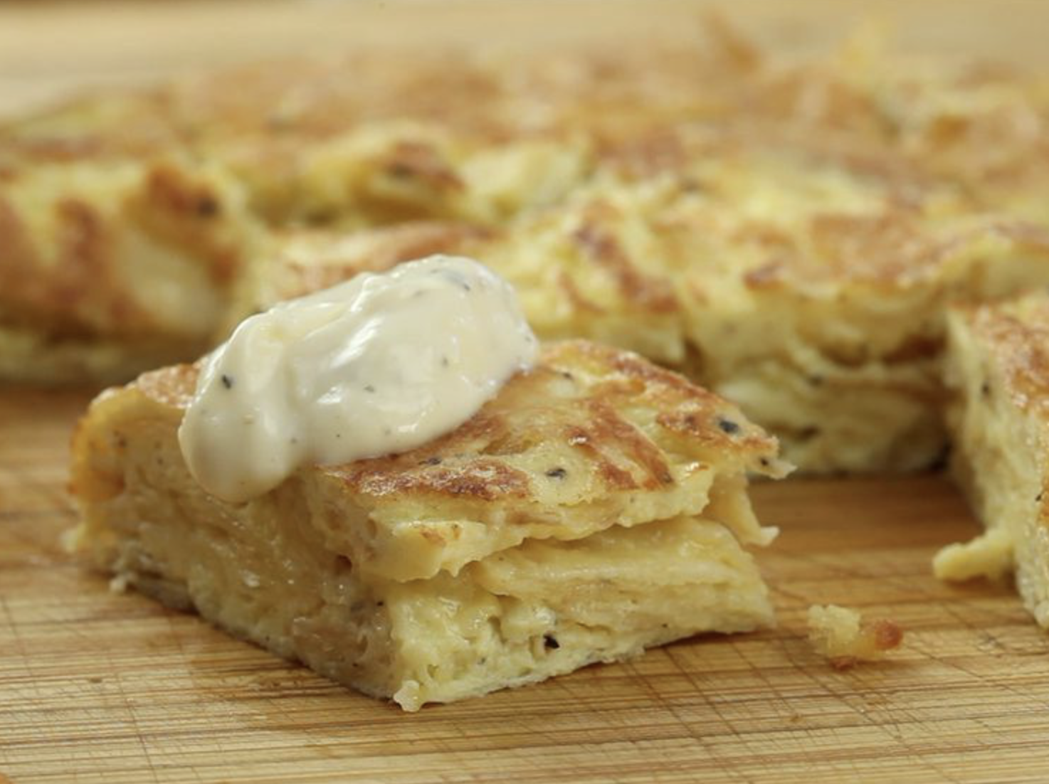 Tortilla espagnole avec chips de sel et de vinaigre par Kenji López-Alt