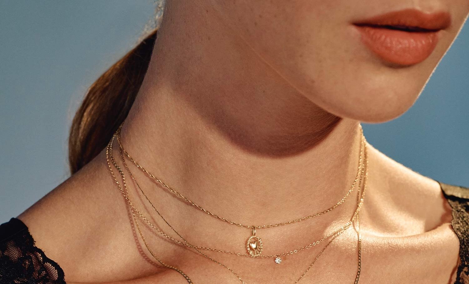 Guide cadeaux n°8 : Votre petite amie (ou femme) qui met ses mains dans les poches de votre manteau et vous aime jusqu'à la lune.