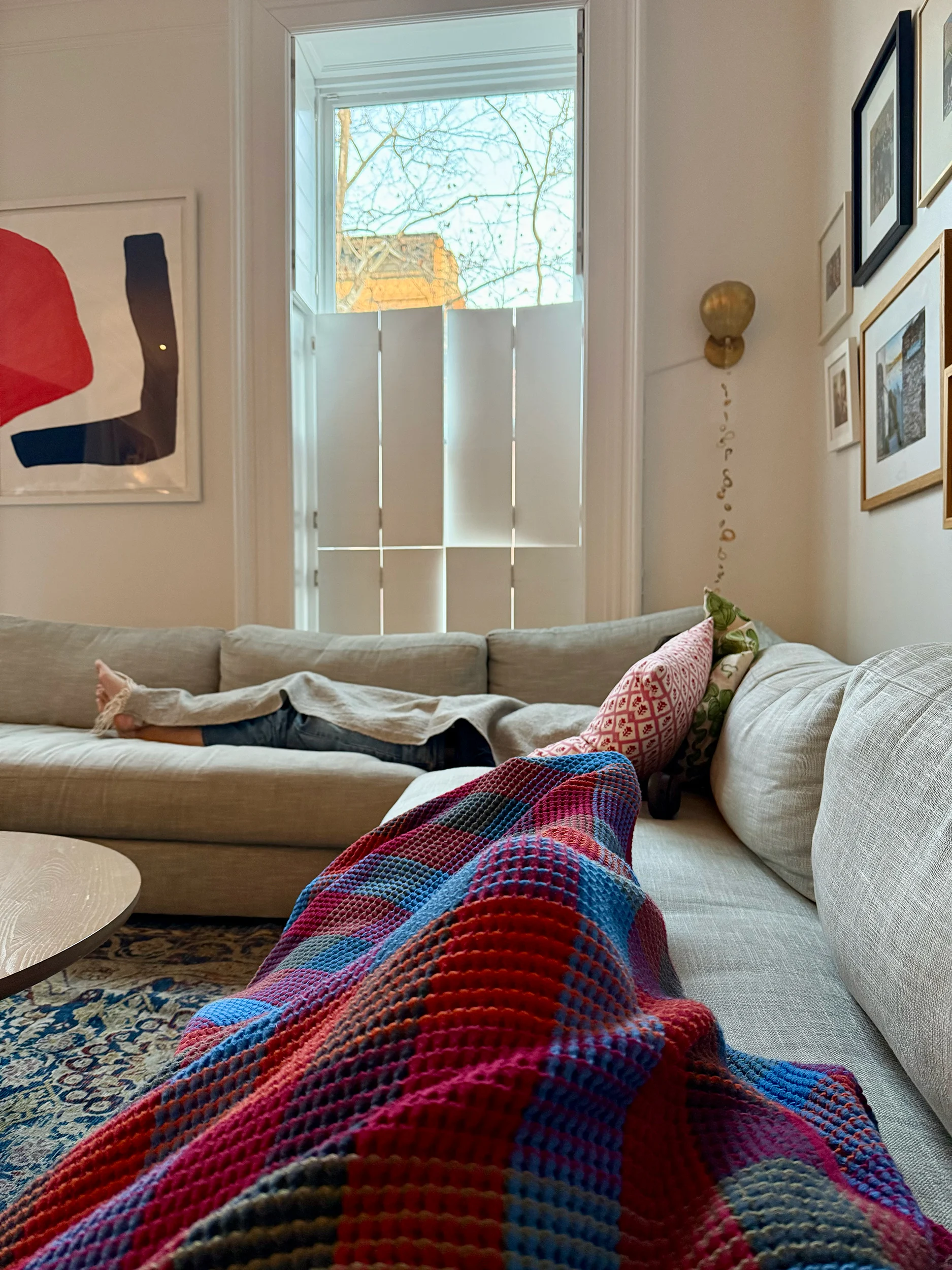 sieste sur le canapé