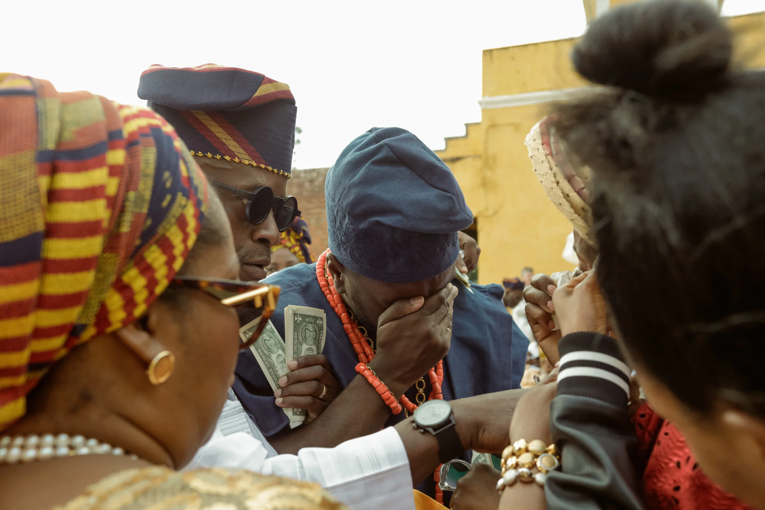 un mariage nigérian coloré avec beaucoup de danse