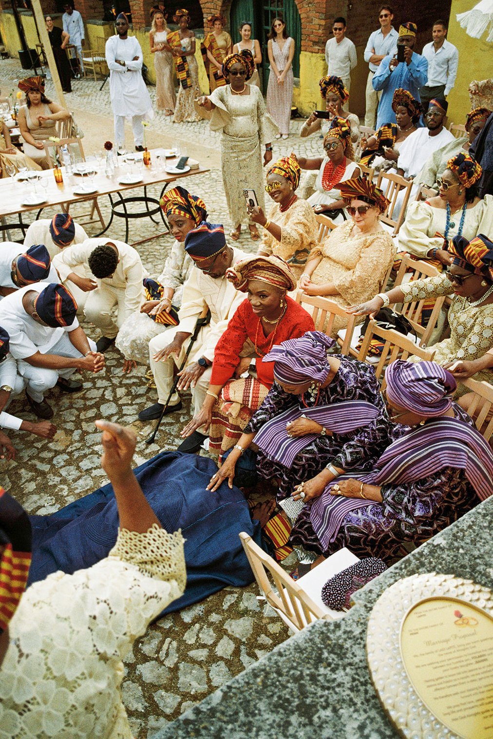 un mariage nigérian coloré avec beaucoup de danse