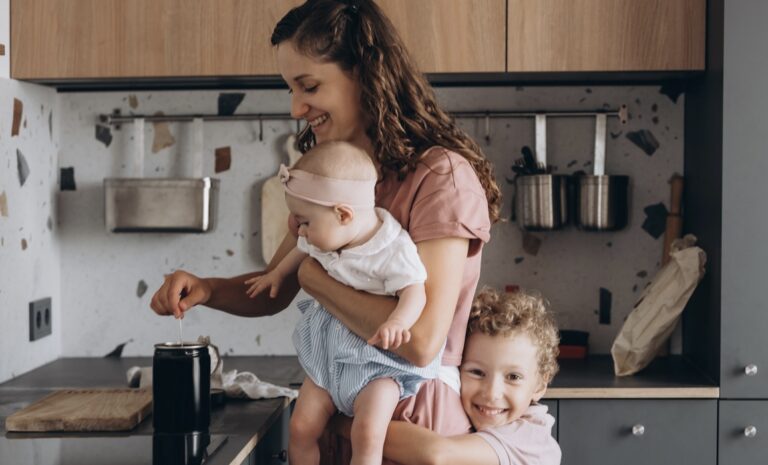 « J'ai choisi de rester à la maison avec les enfants. Maintenant, je panique. »