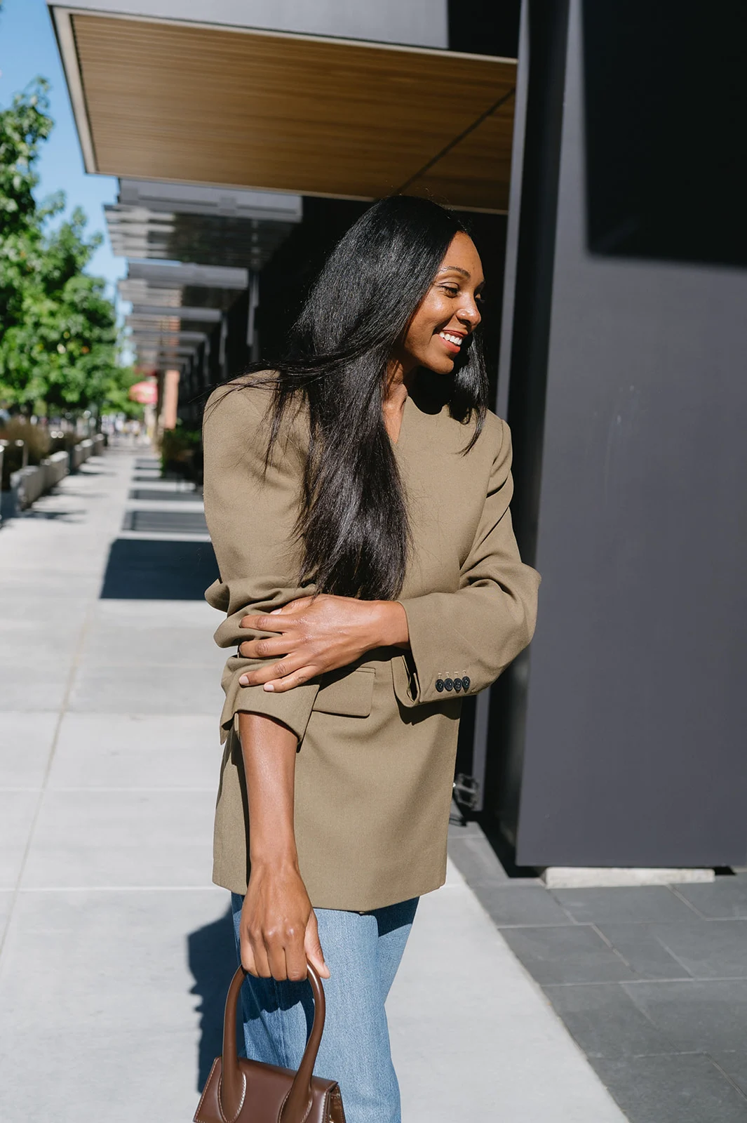 Une semaine de tenues : Laura Tully