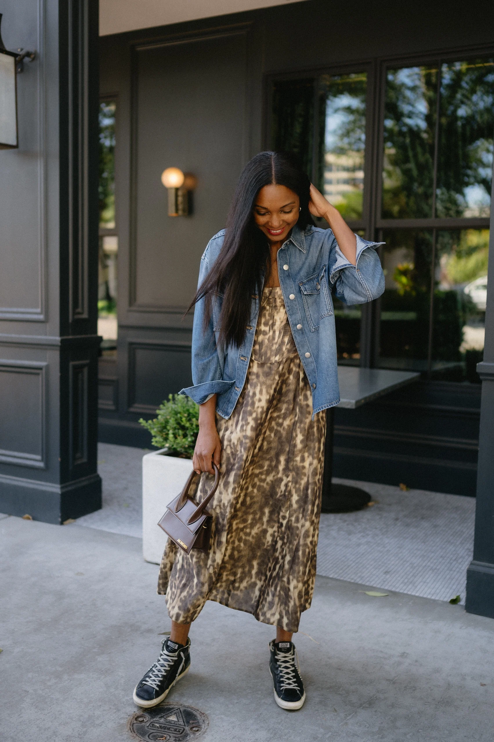 Une semaine de tenues : Laura Tully