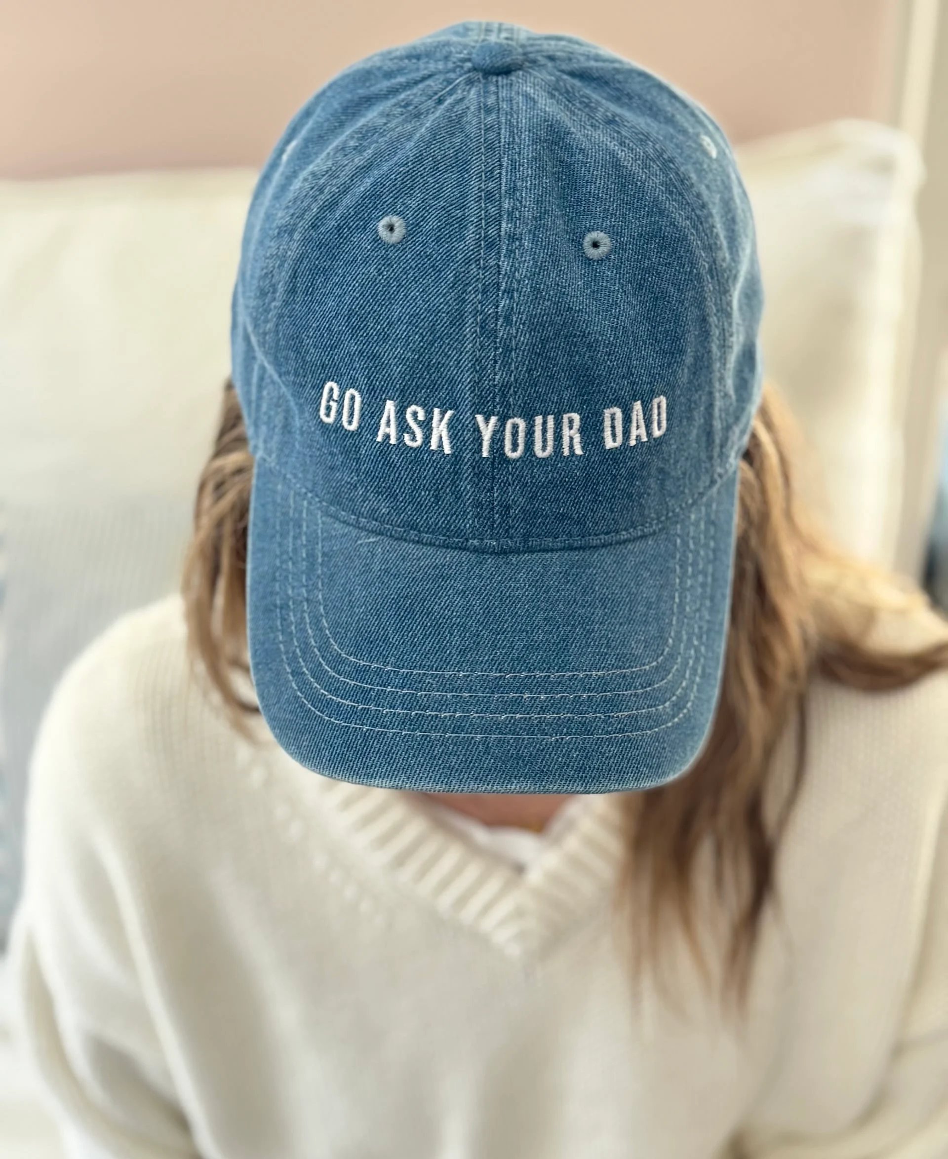 va demander à ton père une casquette de baseball