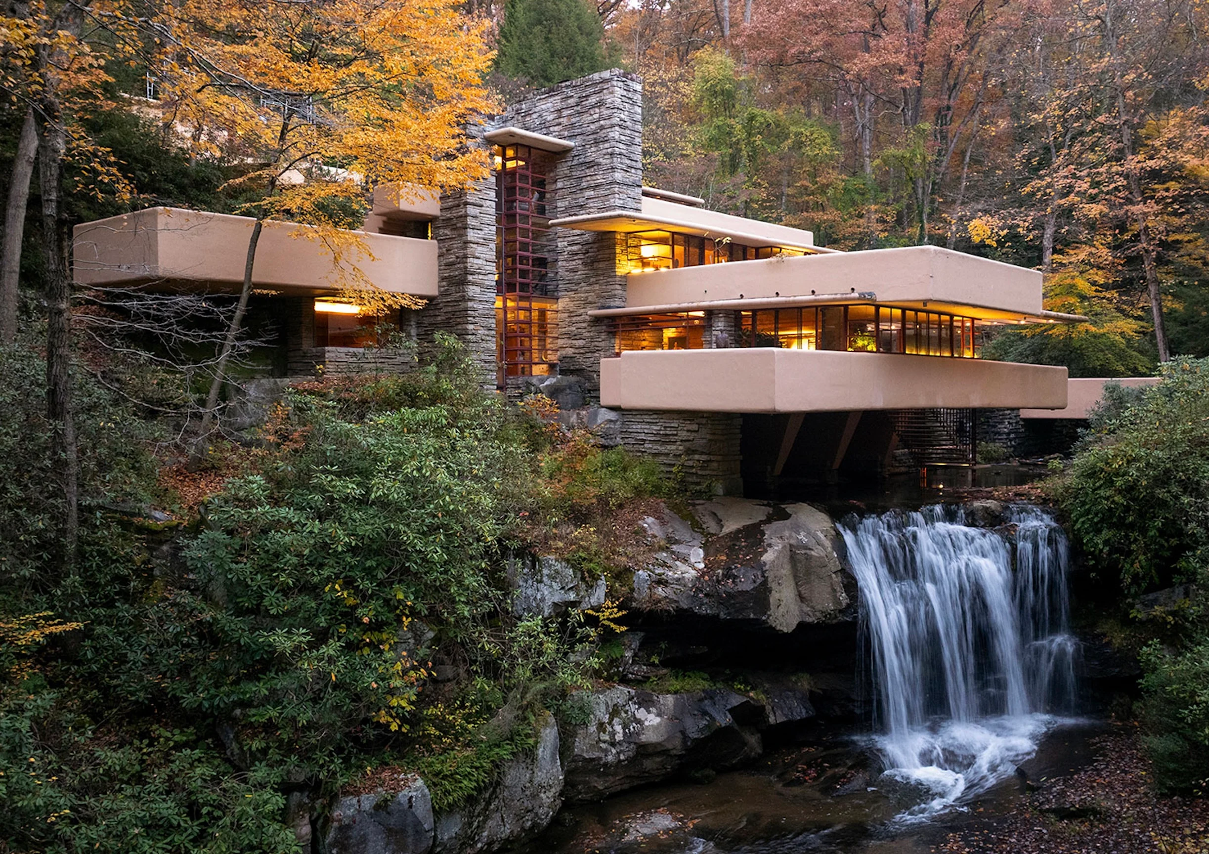Maison sur la chute d'eau