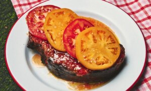 Trois recettes bien-aimées pour la haute saison des tomates
