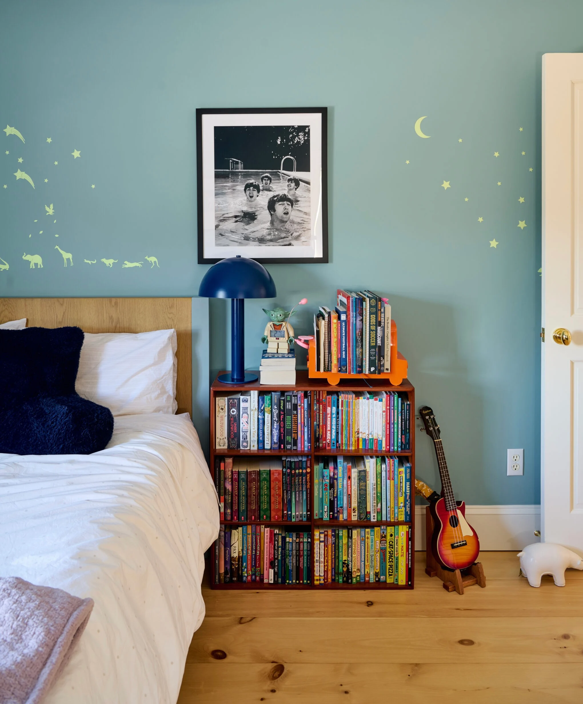 Murs peints en bleu pour chambre d'enfant