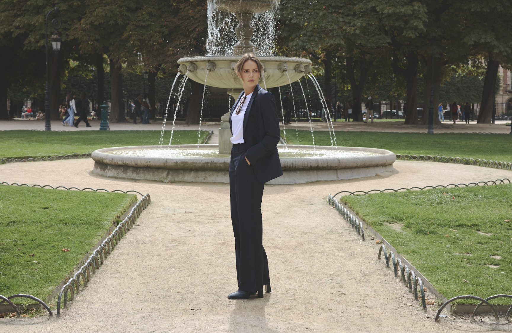 Tailleur pantalon femme : les couleurs à adopter pour l’automne-hiver 2026