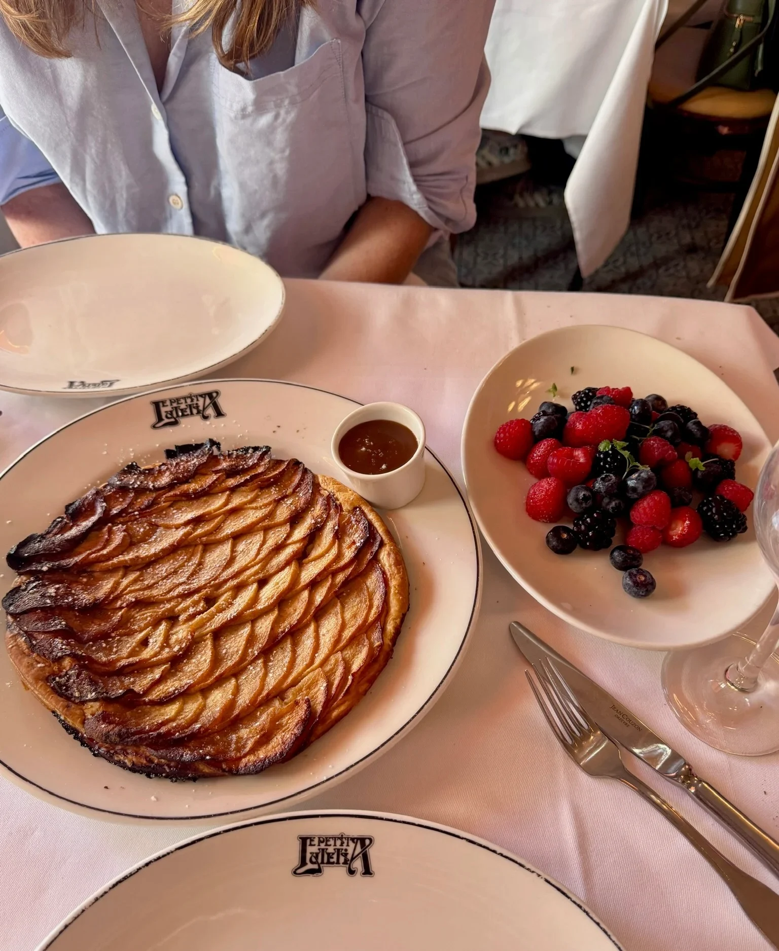 tarte aux pommes très fine le petit Lutetia Paris