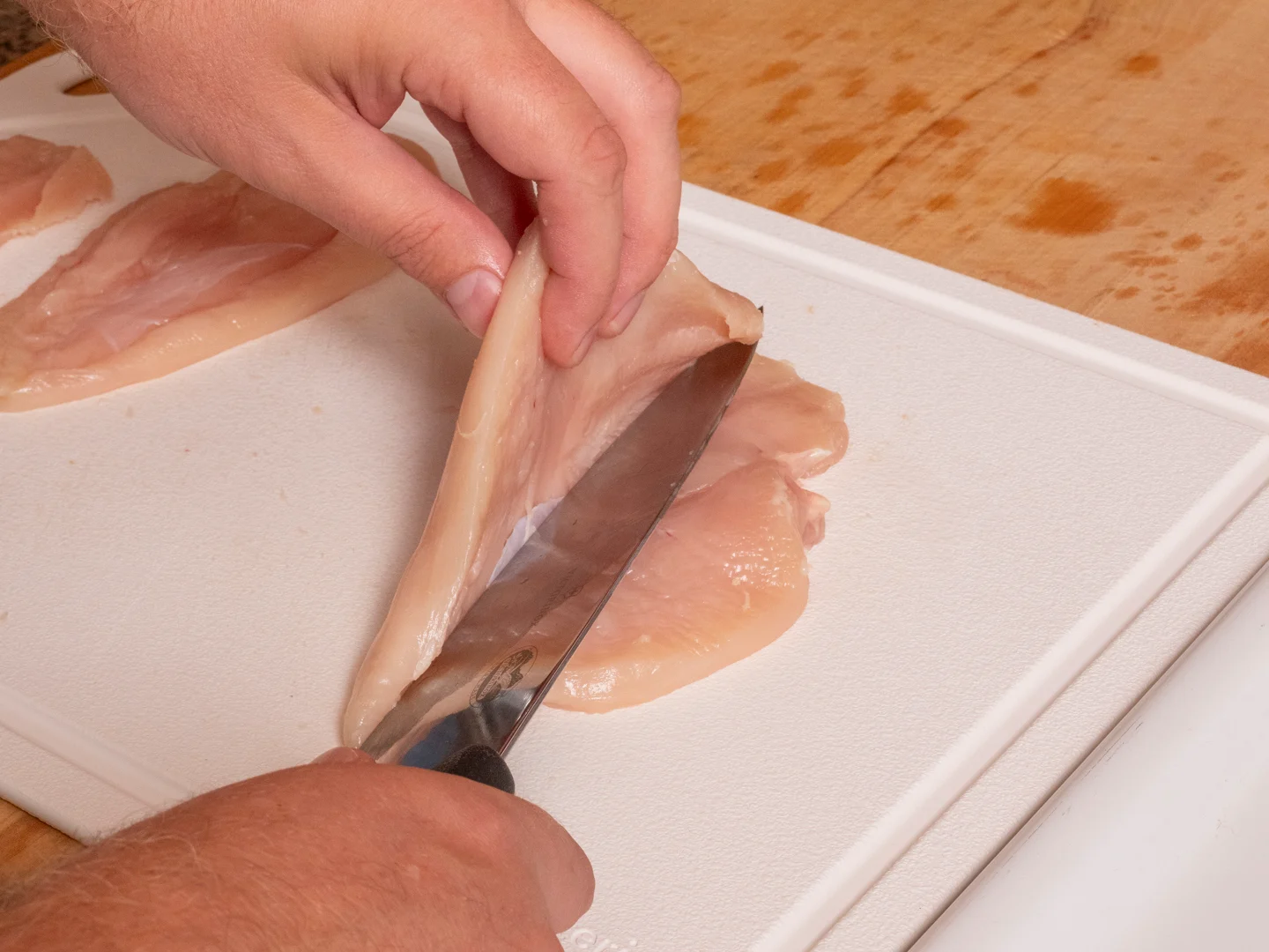 Trancher des escalopes de poulet