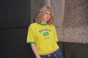 Les nouvelles boots jaunes Timberland x TELFAR que les New-Yorkais portent déjà avec un jean