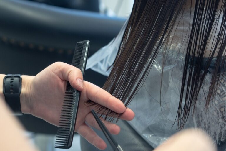 Les cheveux mi-longs qui conviennent à tout le monde sont de retour et voici comment ils seront portés cet automne 2026