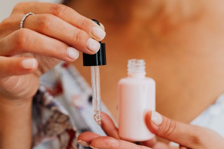 Le sérum facial de Mercadona à effet lifting qui s'ajoute à sa ligne K-Skin : léger et rapidement absorbé