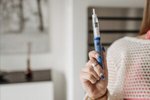 Le « visage Ozempic » est déjà un business : comment les injections amaigrissantes changent l’industrie de la beauté et stimulent les ventes