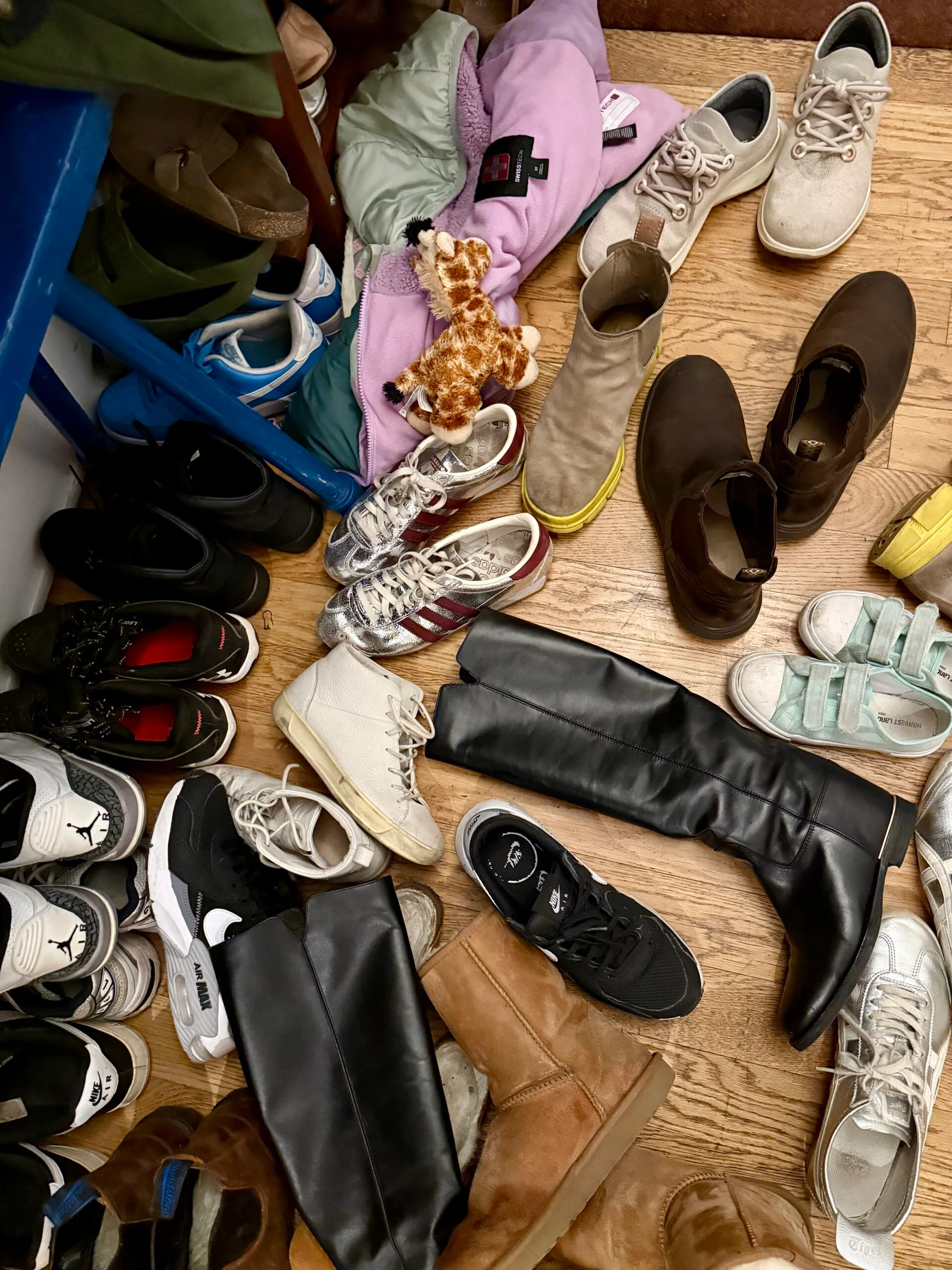 chaussures par terre